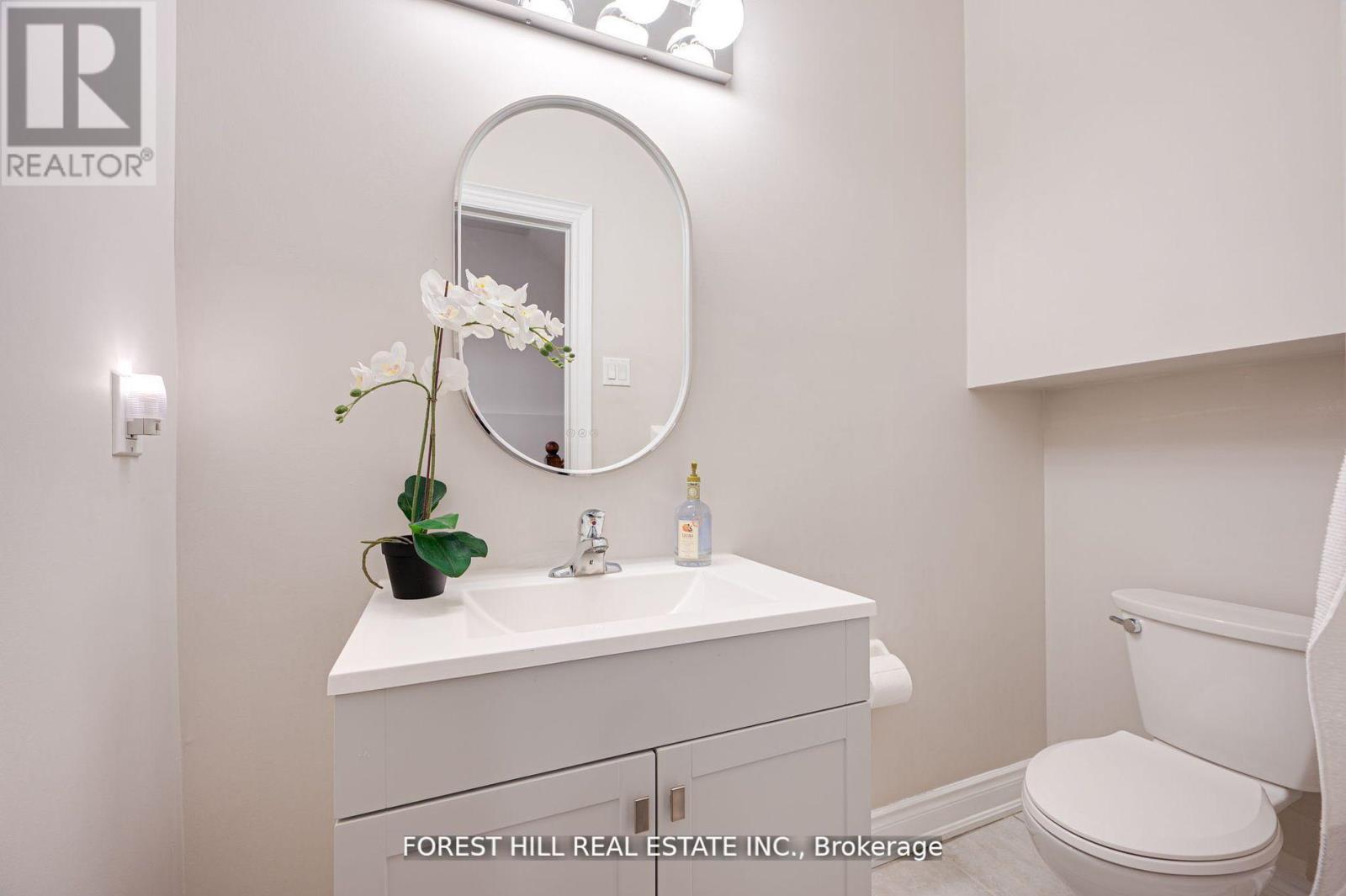 Photo 10 of 473 Apple Blossom Drive, Vaughan ON