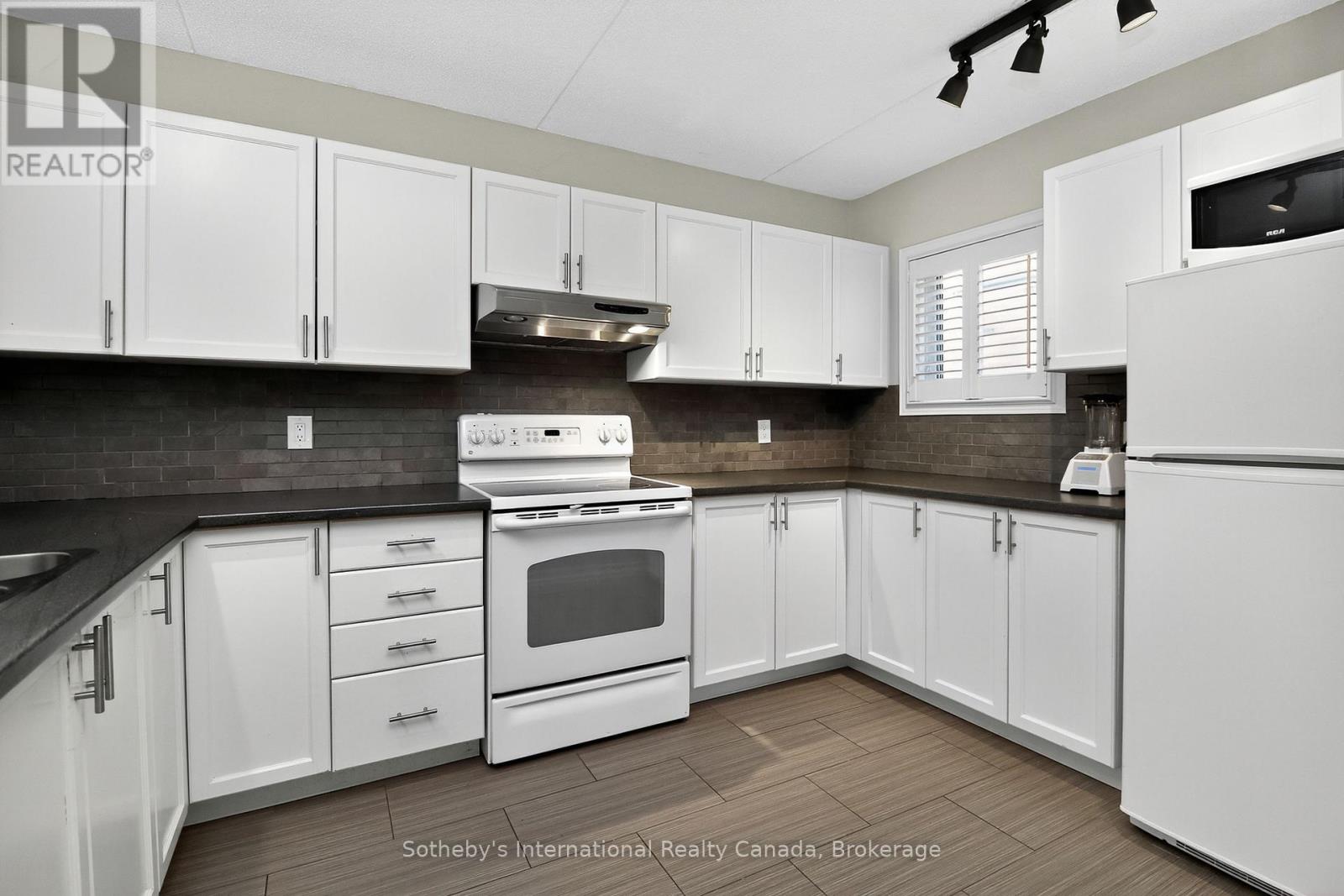 Photo 12 of 388 Mariners Way, Collingwood ON
