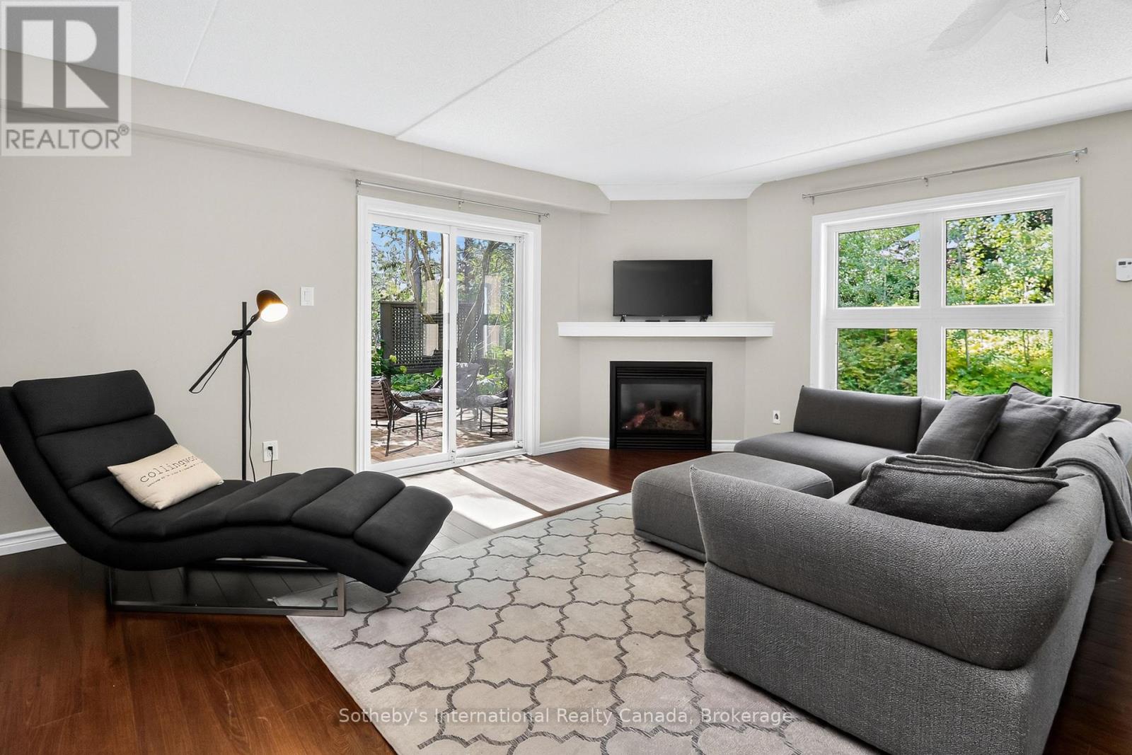 Photo 5 of 388 Mariners Way, Collingwood ON