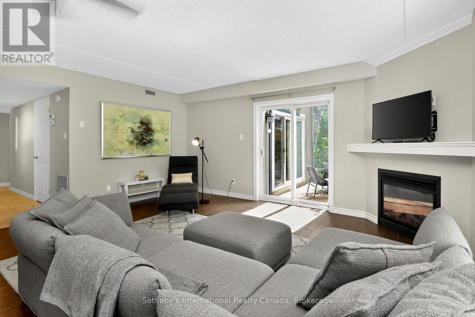 Photo 7 of 388 Mariners Way, Collingwood ON