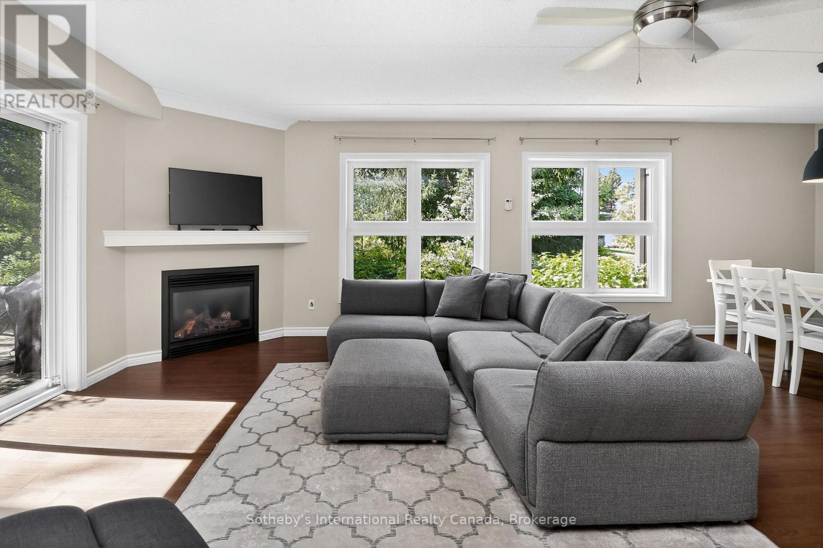 Photo 9 of 388 Mariners Way, Collingwood ON