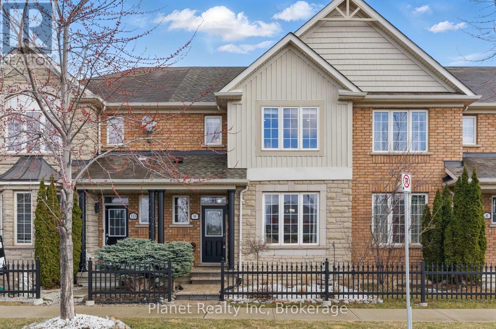 Photo 1 of 9 651 Farmstead Drive, Milton ON