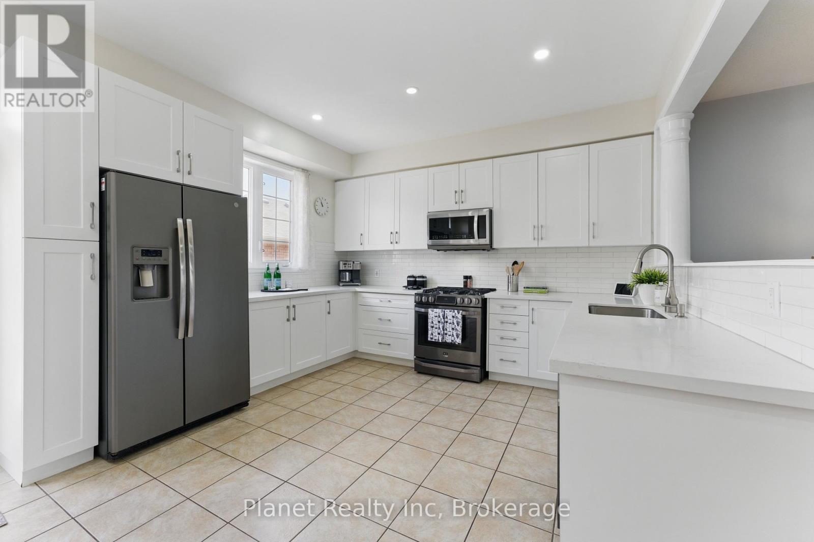 Photo 10 of 9 651 Farmstead Drive, Milton ON