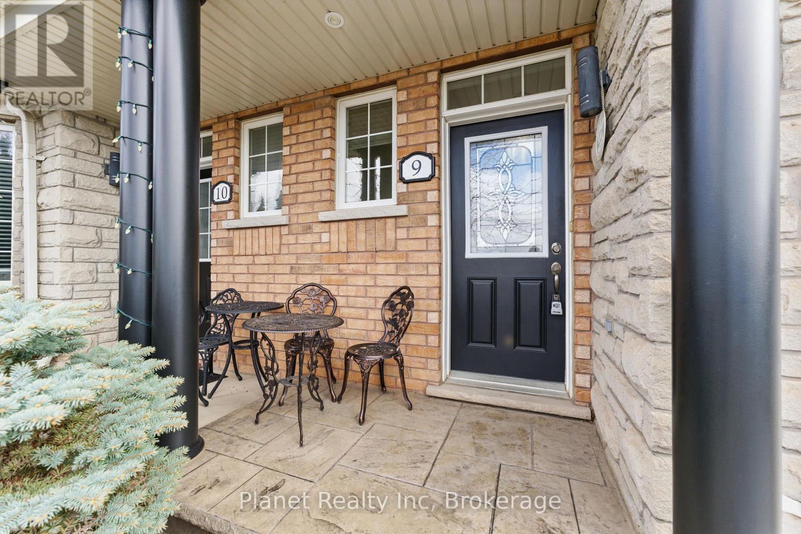 Photo 5 of 9 651 Farmstead Drive, Milton ON