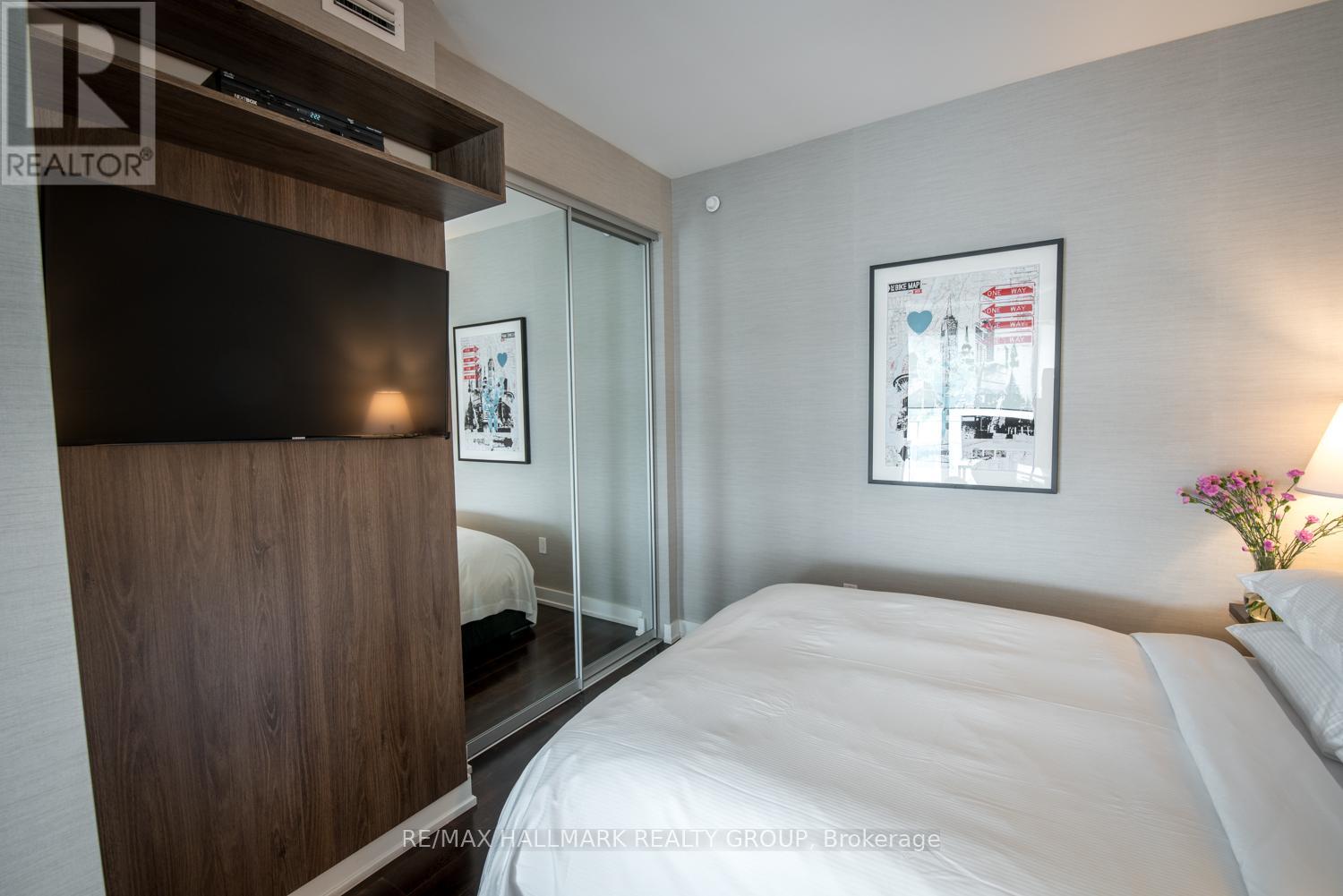 Photo 15 of 1402 111 Champagne Avenue, Ottawa ON