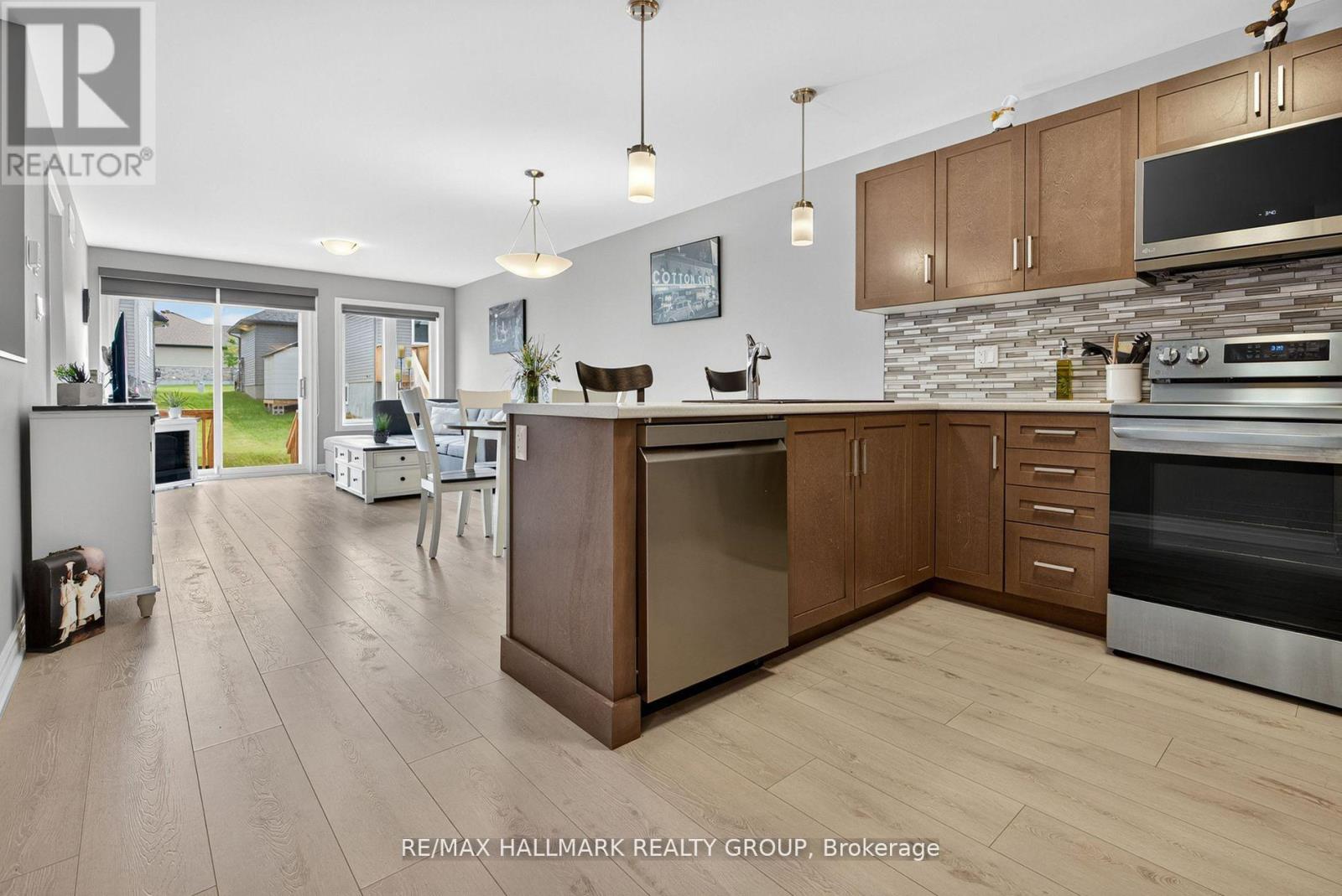 Photo 12 of 92 Seabert Drive, Arnprior ON