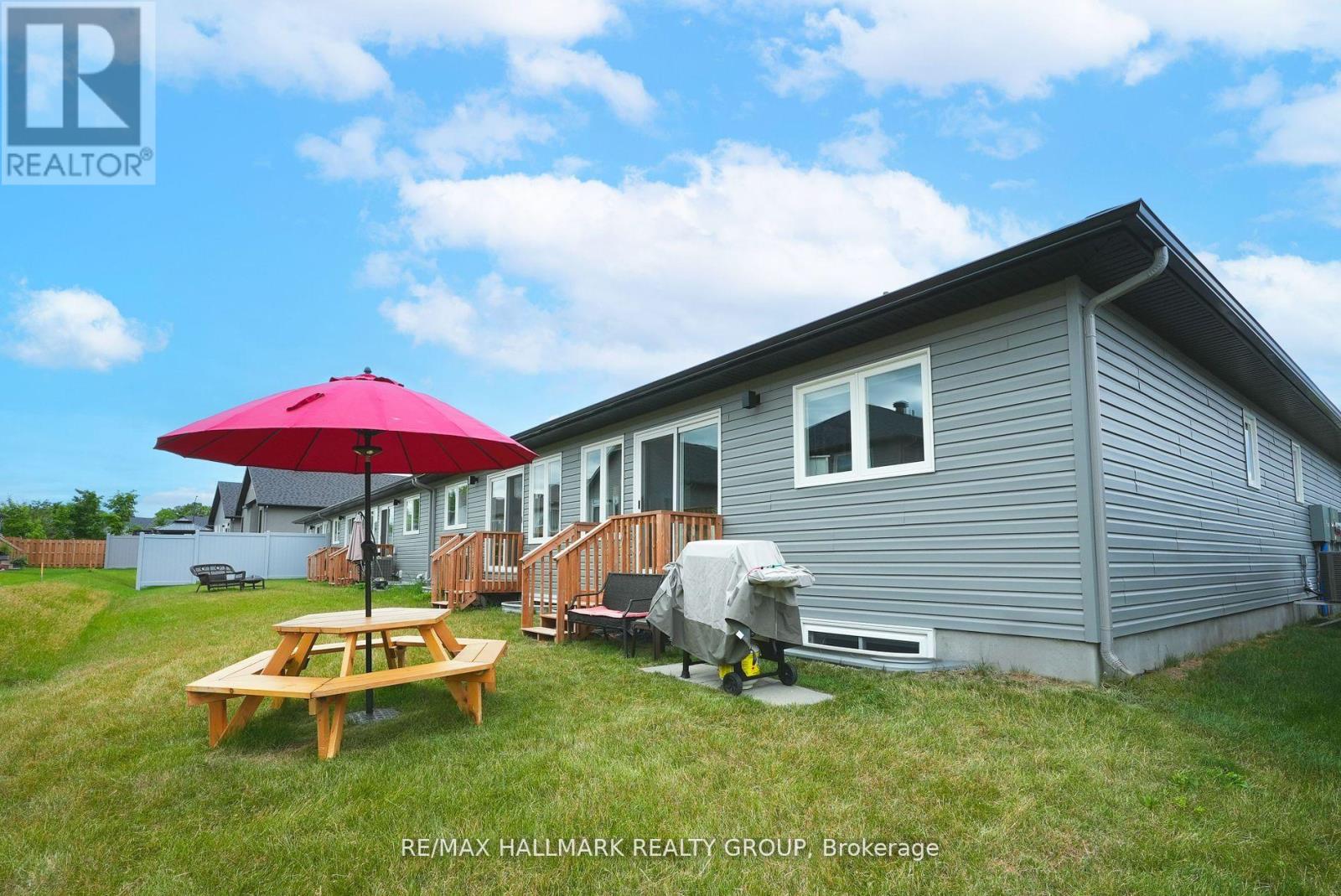Photo 35 of 92 Seabert Drive, Arnprior ON