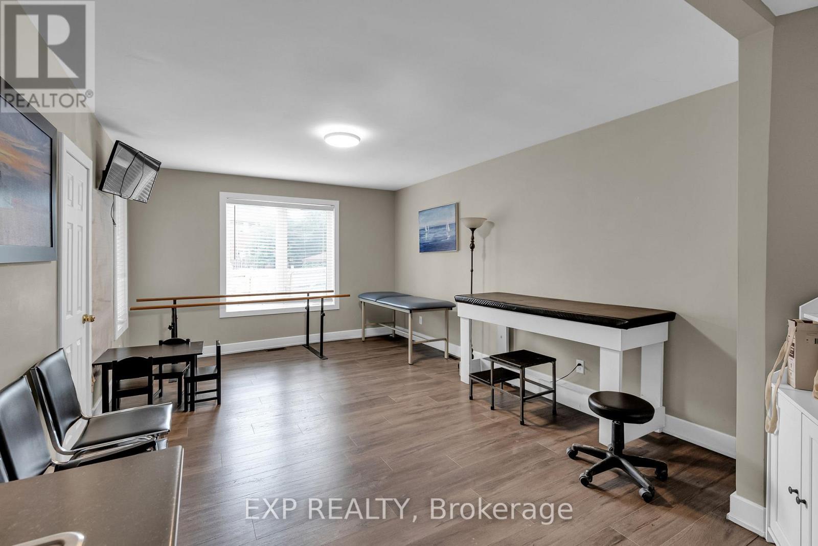 Photo 9 of 1014 Maitland Avenue, Ottawa ON