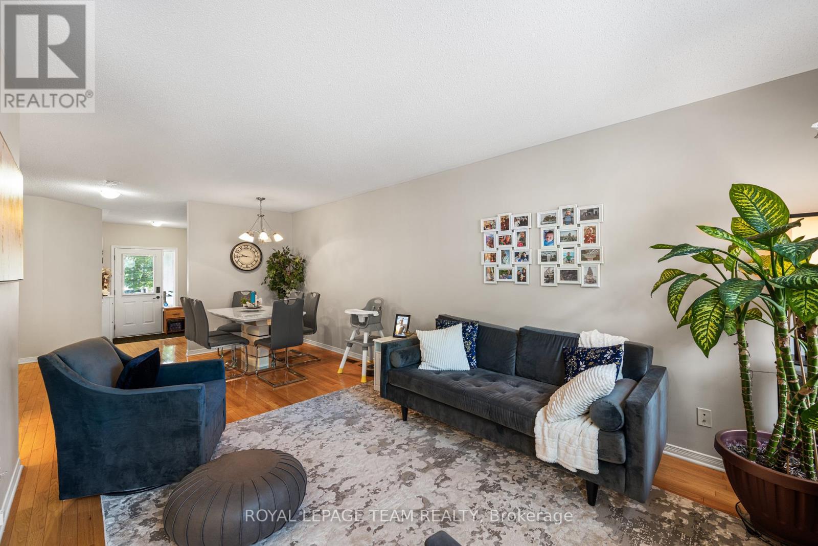 Photo 13 of 25 Inverkip Avenue, Ottawa ON