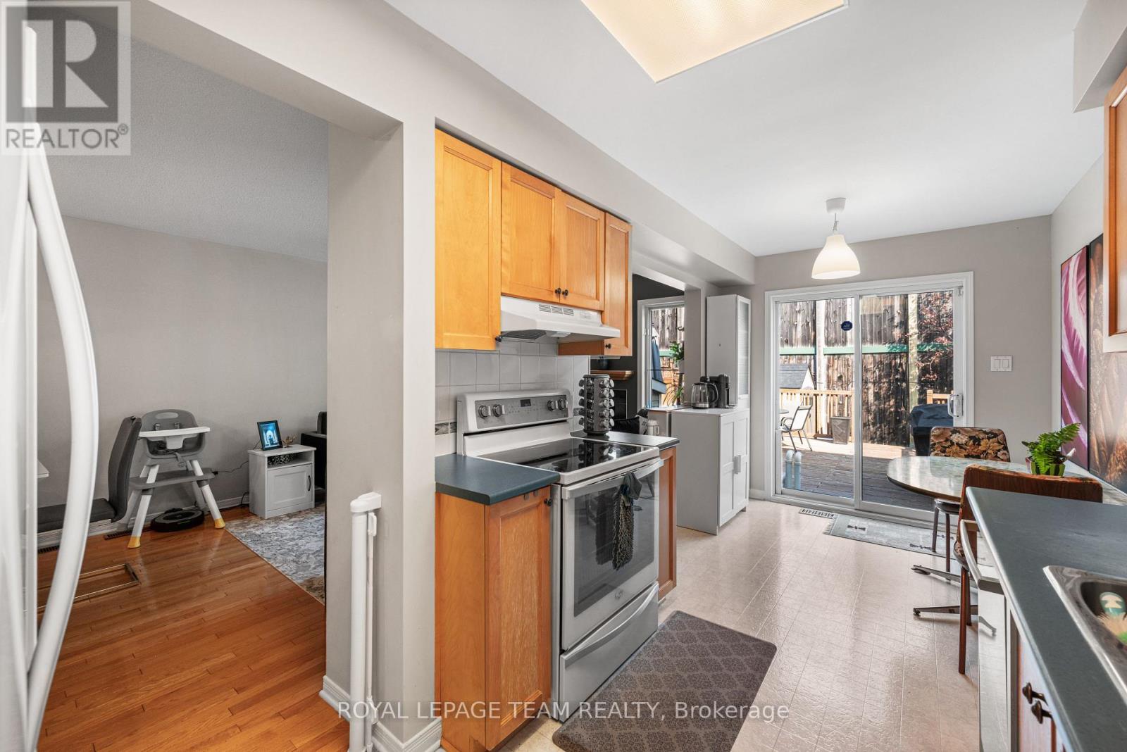 Photo 22 of 25 Inverkip Avenue, Ottawa ON