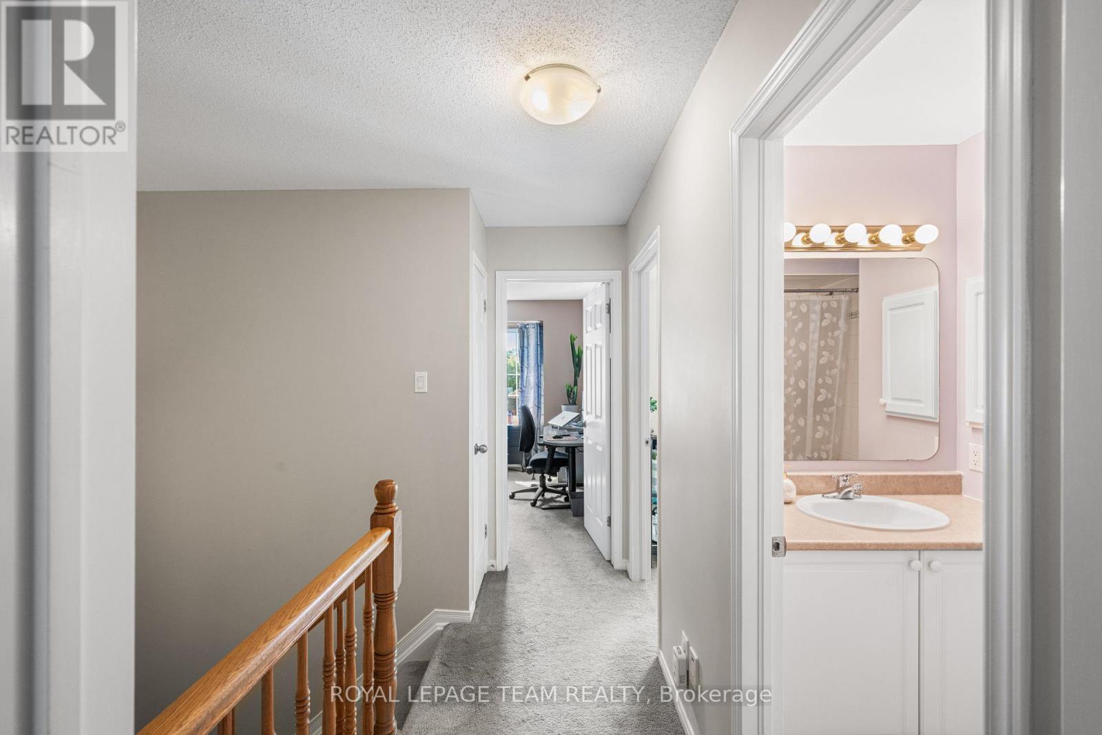 Photo 23 of 25 Inverkip Avenue, Ottawa ON