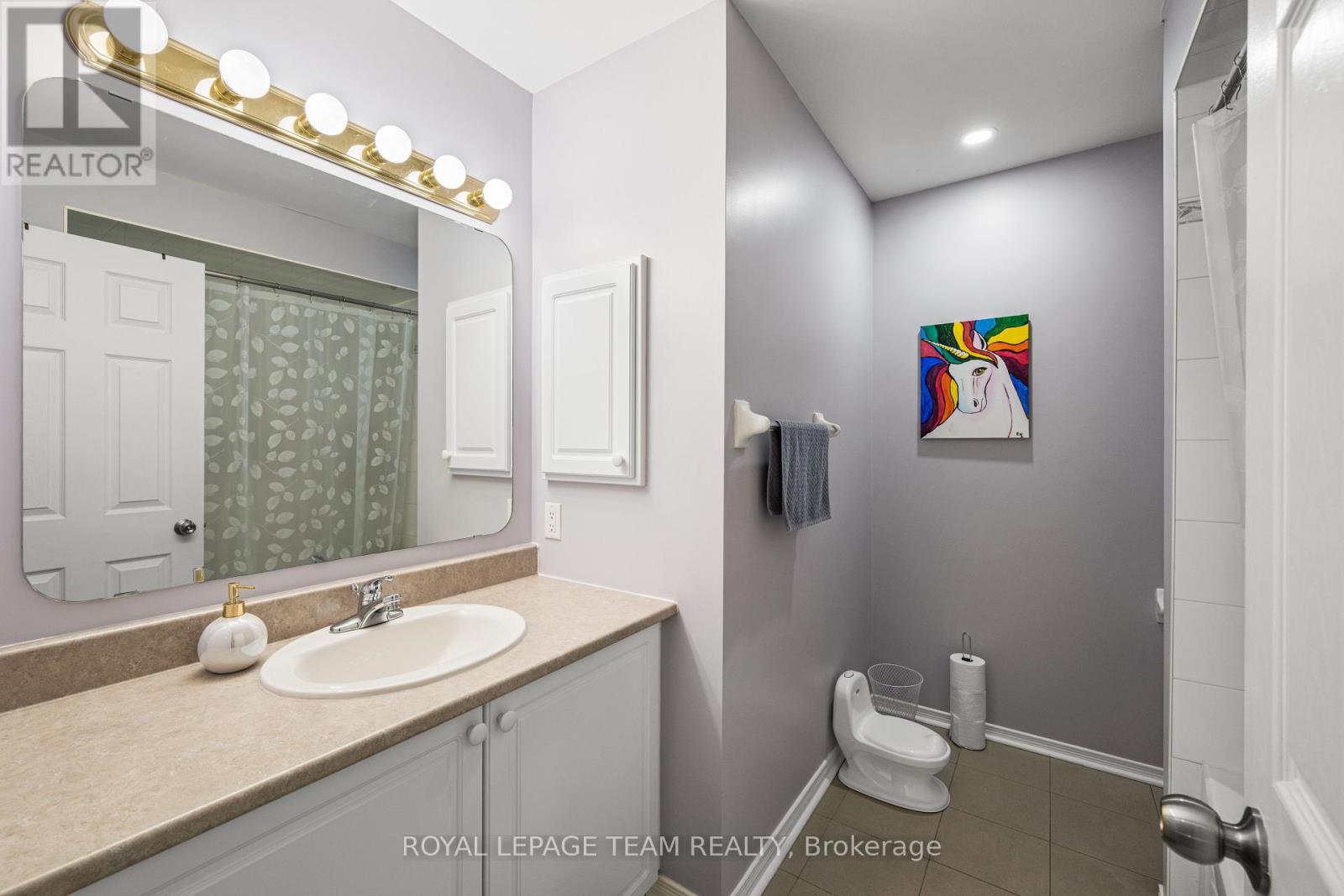 Photo 24 of 25 Inverkip Avenue, Ottawa ON