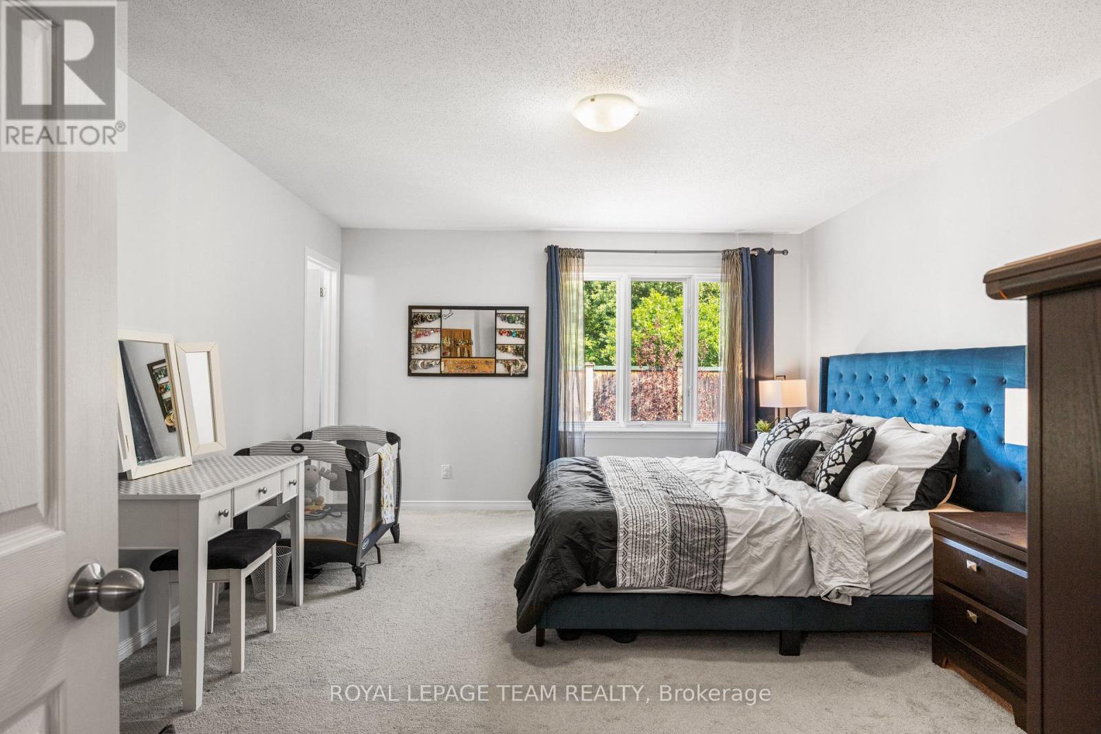 Photo 29 of 25 Inverkip Avenue, Ottawa ON