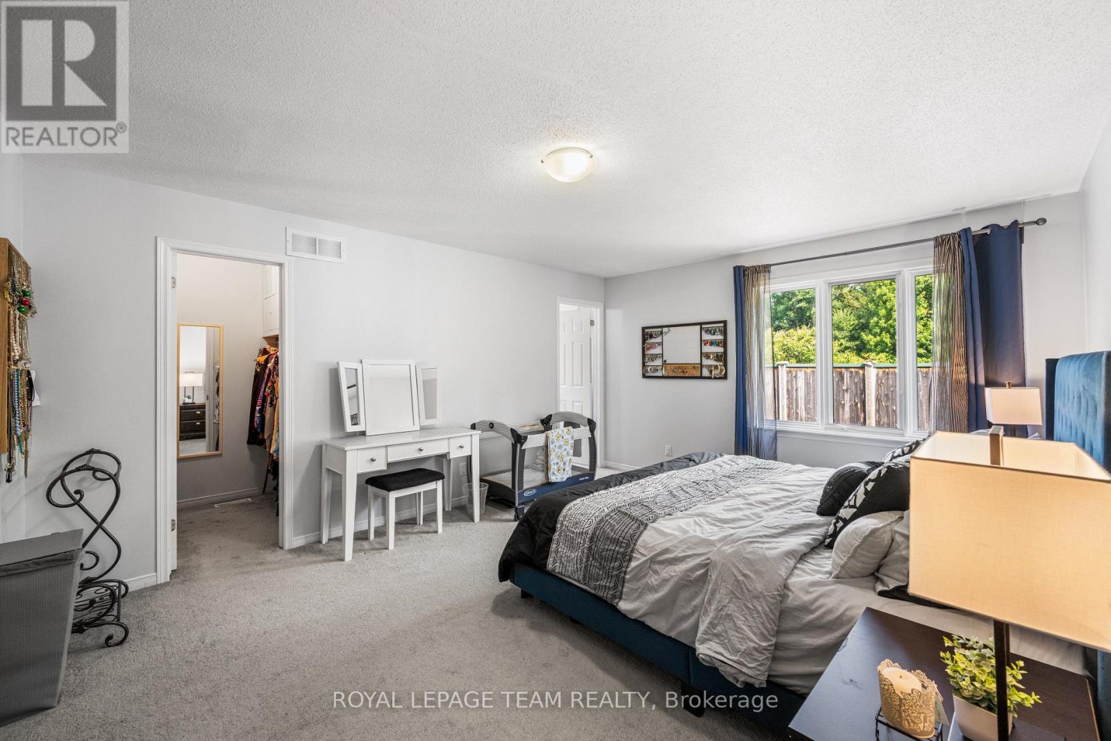 Photo 31 of 25 Inverkip Avenue, Ottawa ON