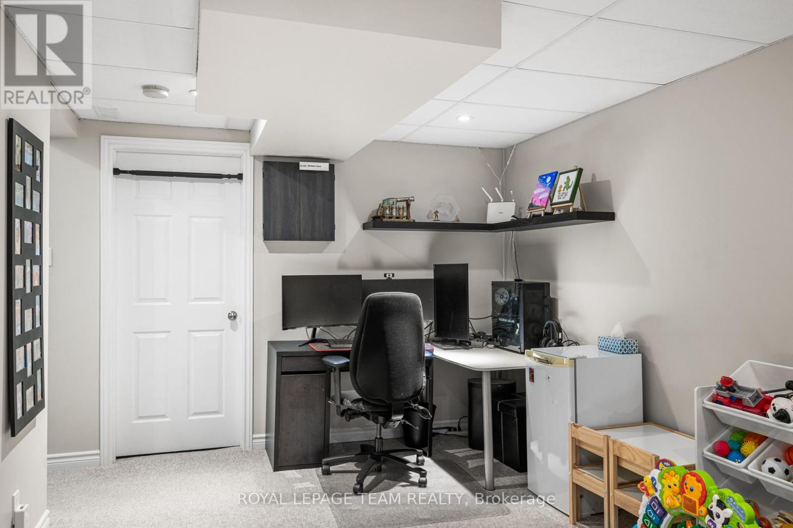 Photo 35 of 25 Inverkip Avenue, Ottawa ON