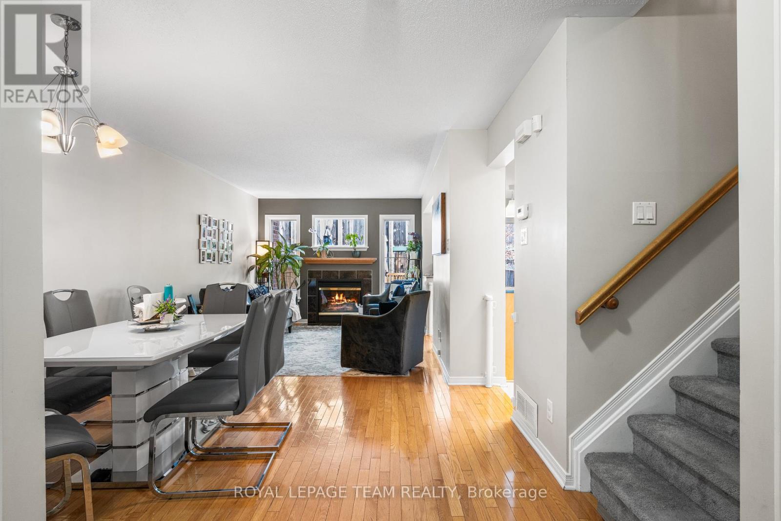Photo 6 of 25 Inverkip Avenue, Ottawa ON