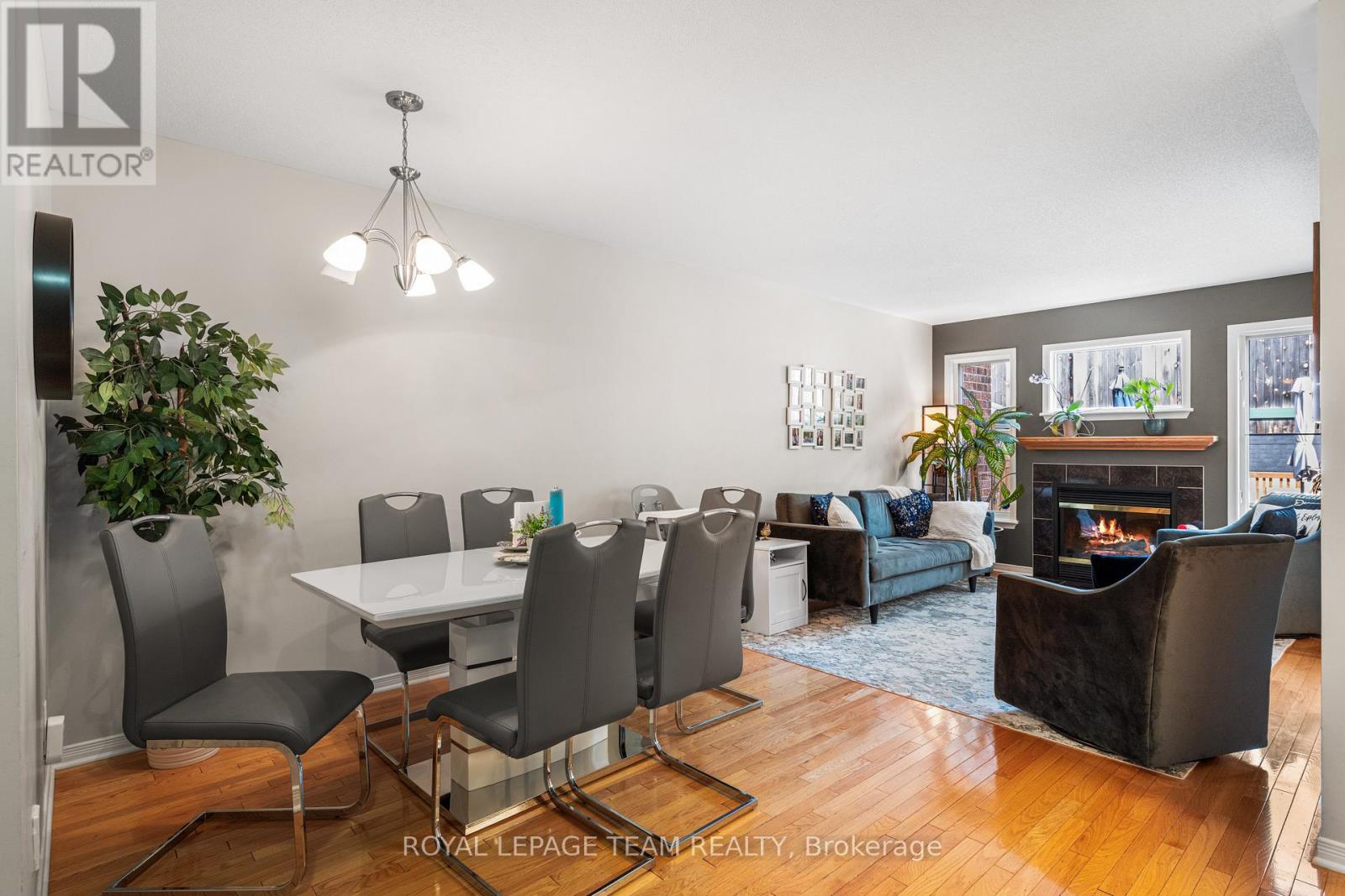 Photo 7 of 25 Inverkip Avenue, Ottawa ON