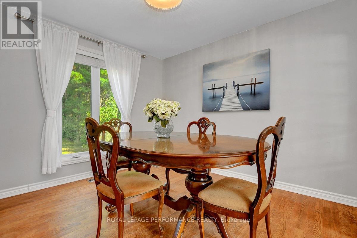 Photo 10 of 124 Des Pins Street, Russell ON