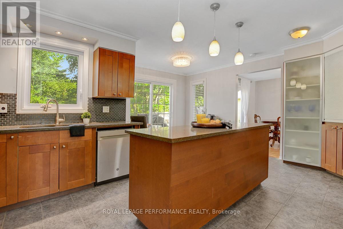 Photo 13 of 124 Des Pins Street, Russell ON