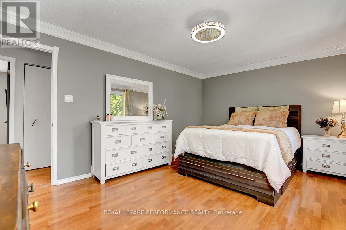 Photo 18 of 124 Des Pins Street, Russell ON