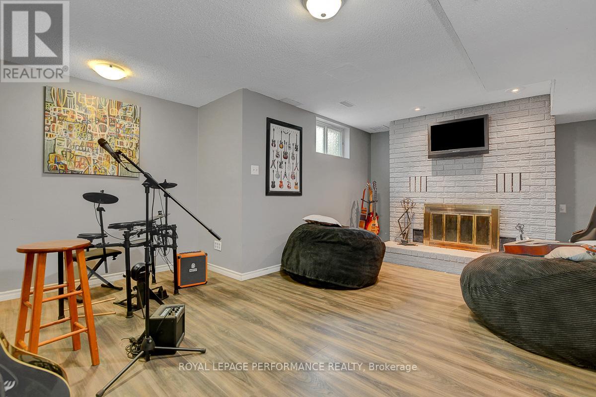 Photo 29 of 124 Des Pins Street, Russell ON