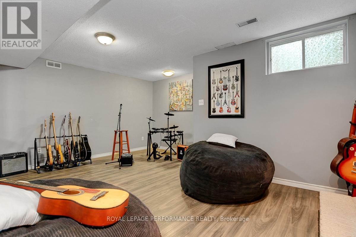 Photo 31 of 124 Des Pins Street, Russell ON