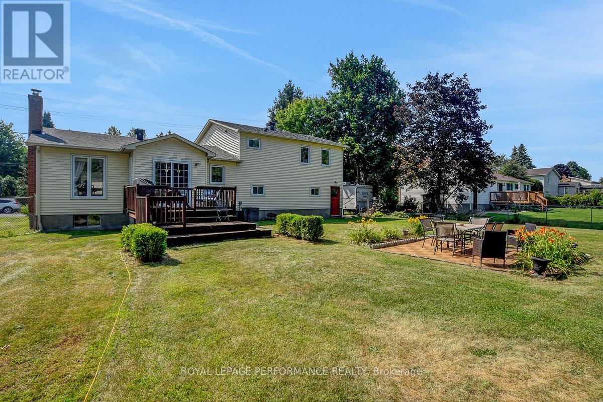 Photo 45 of 124 Des Pins Street, Russell ON