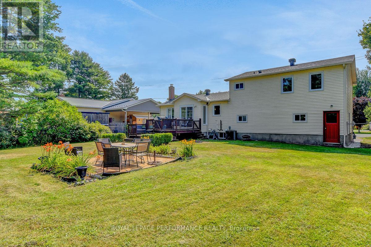 Photo 46 of 124 Des Pins Street, Russell ON