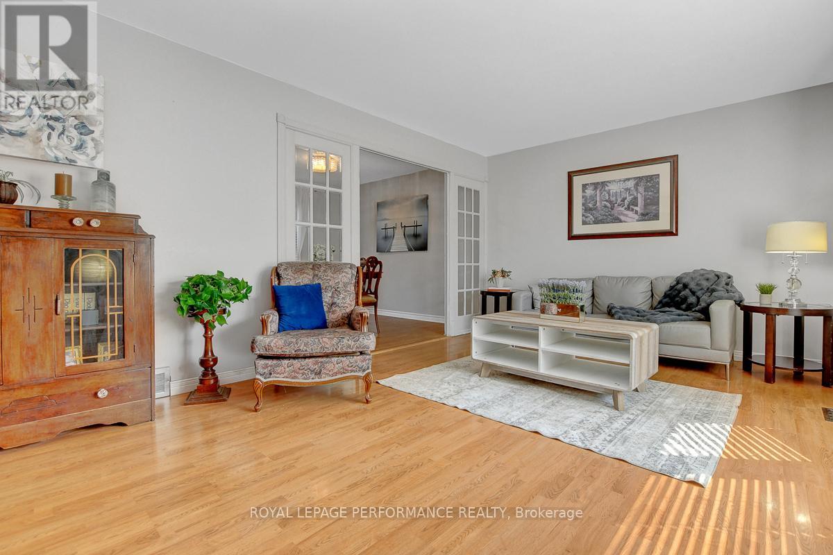 Photo 7 of 124 Des Pins Street, Russell ON