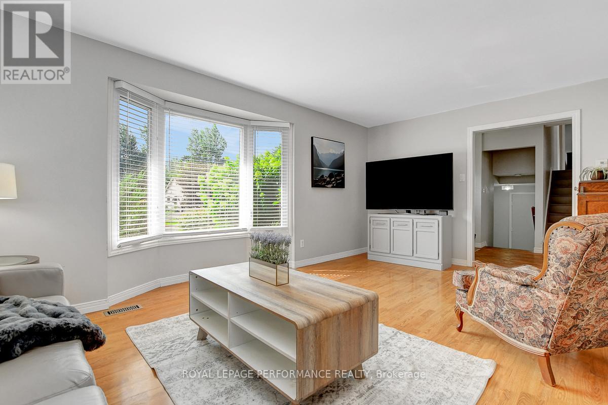 Photo 8 of 124 Des Pins Street, Russell ON