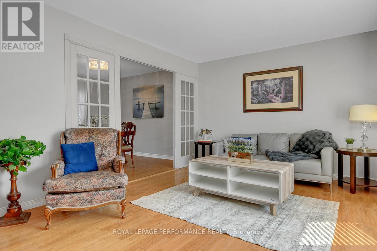 Photo 9 of 124 Des Pins Street, Russell ON