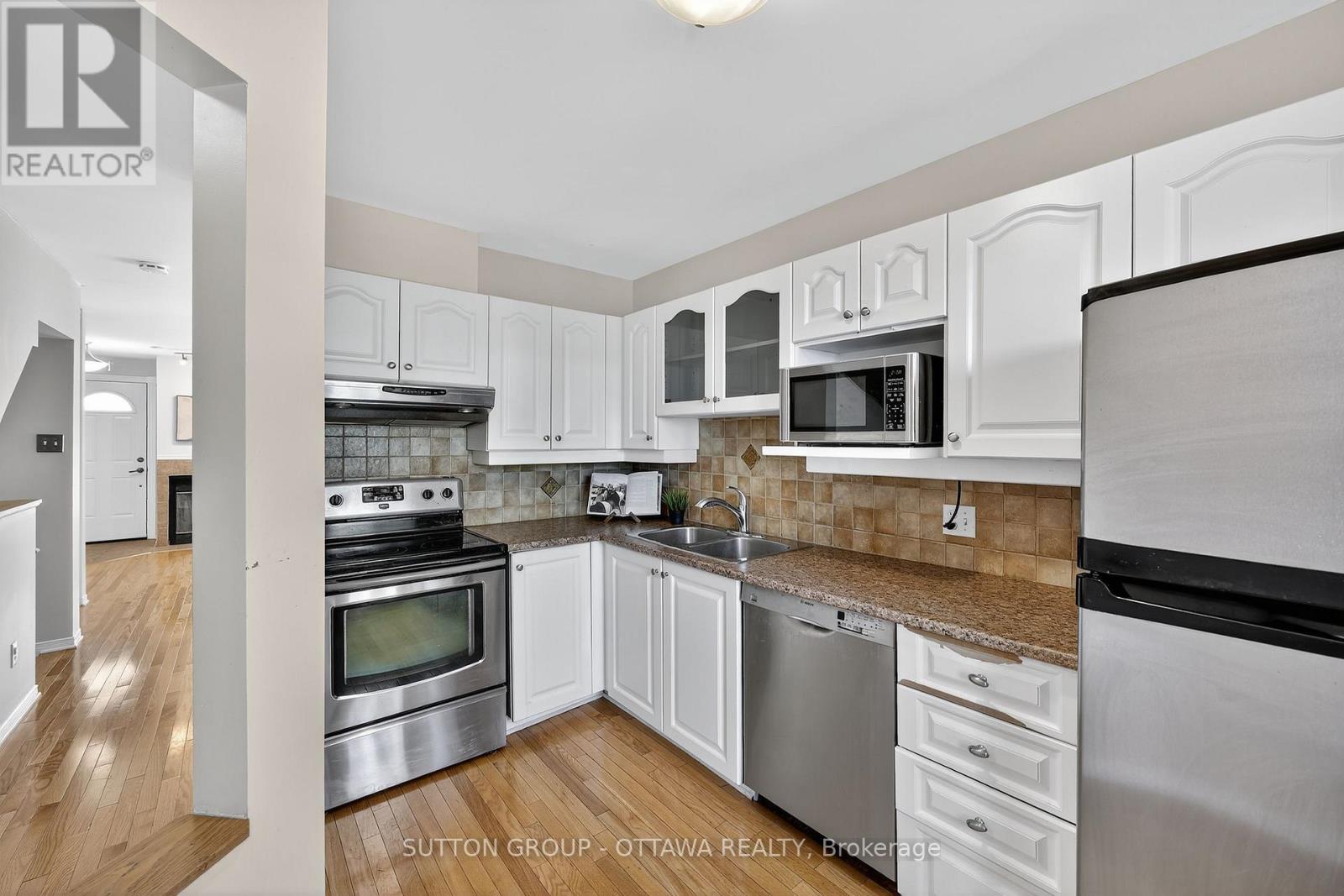 Photo 11 of 59 Thornbury Crescent, Ottawa ON