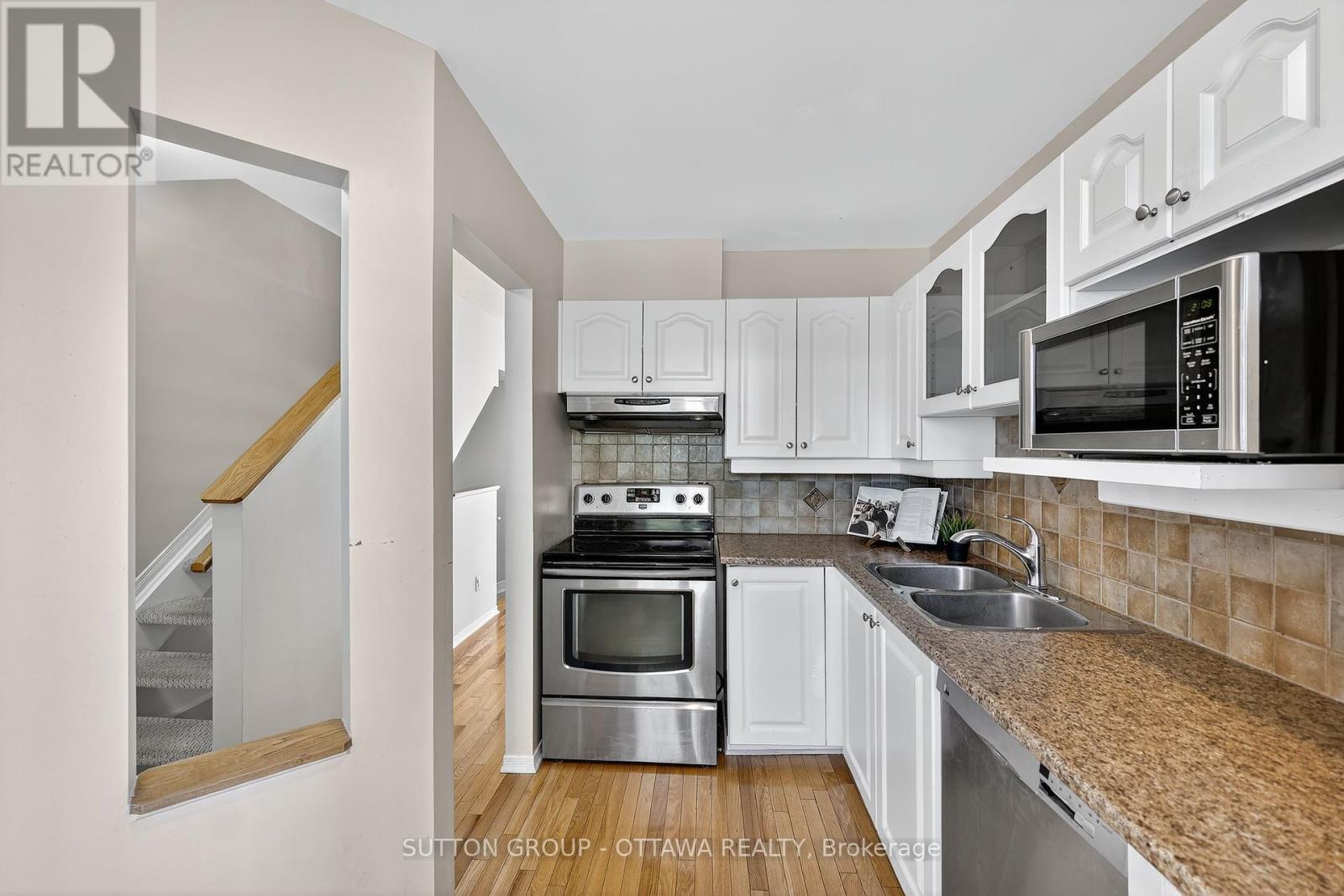 Photo 12 of 59 Thornbury Crescent, Ottawa ON