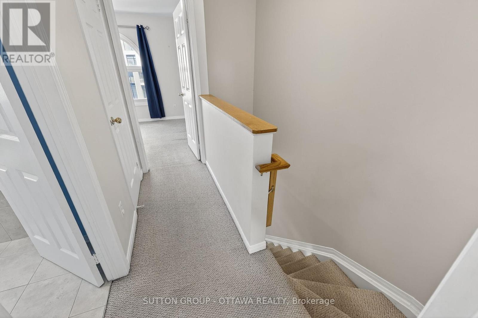 Photo 15 of 59 Thornbury Crescent, Ottawa ON