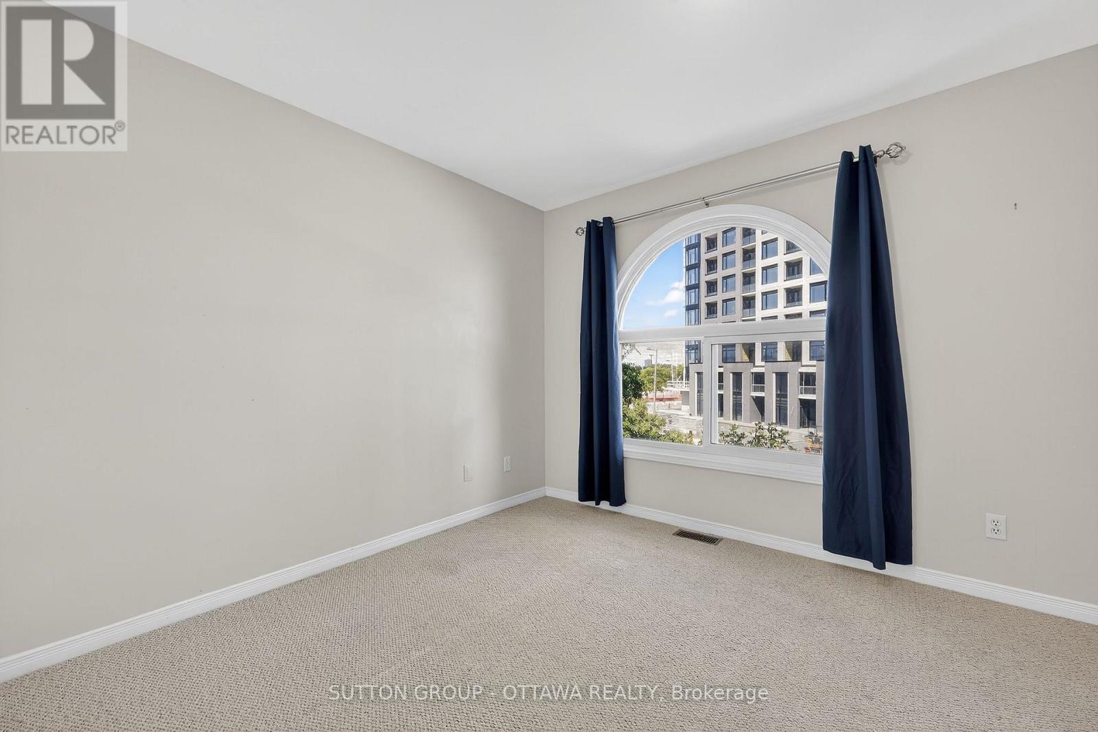 Photo 16 of 59 Thornbury Crescent, Ottawa ON