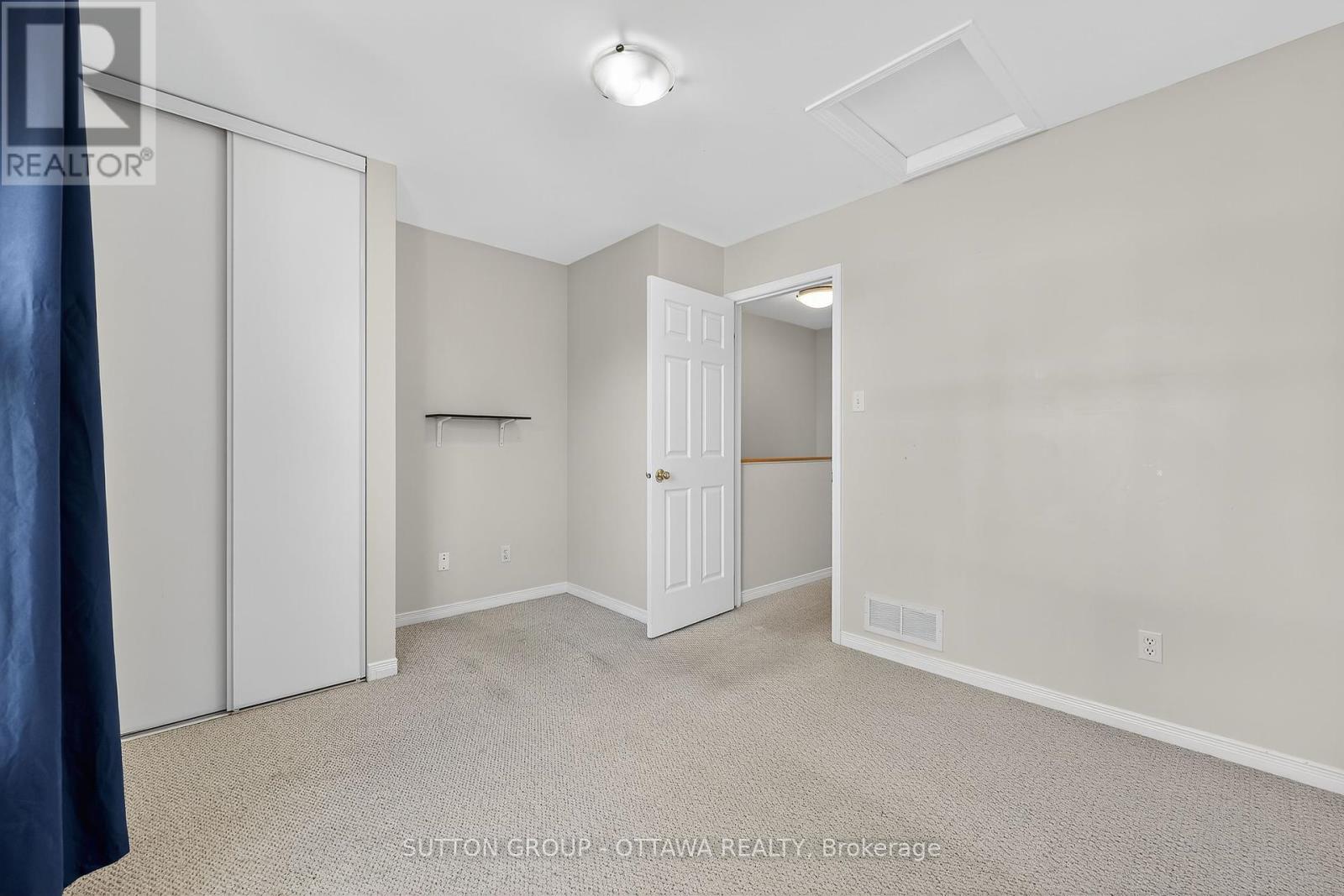 Photo 17 of 59 Thornbury Crescent, Ottawa ON