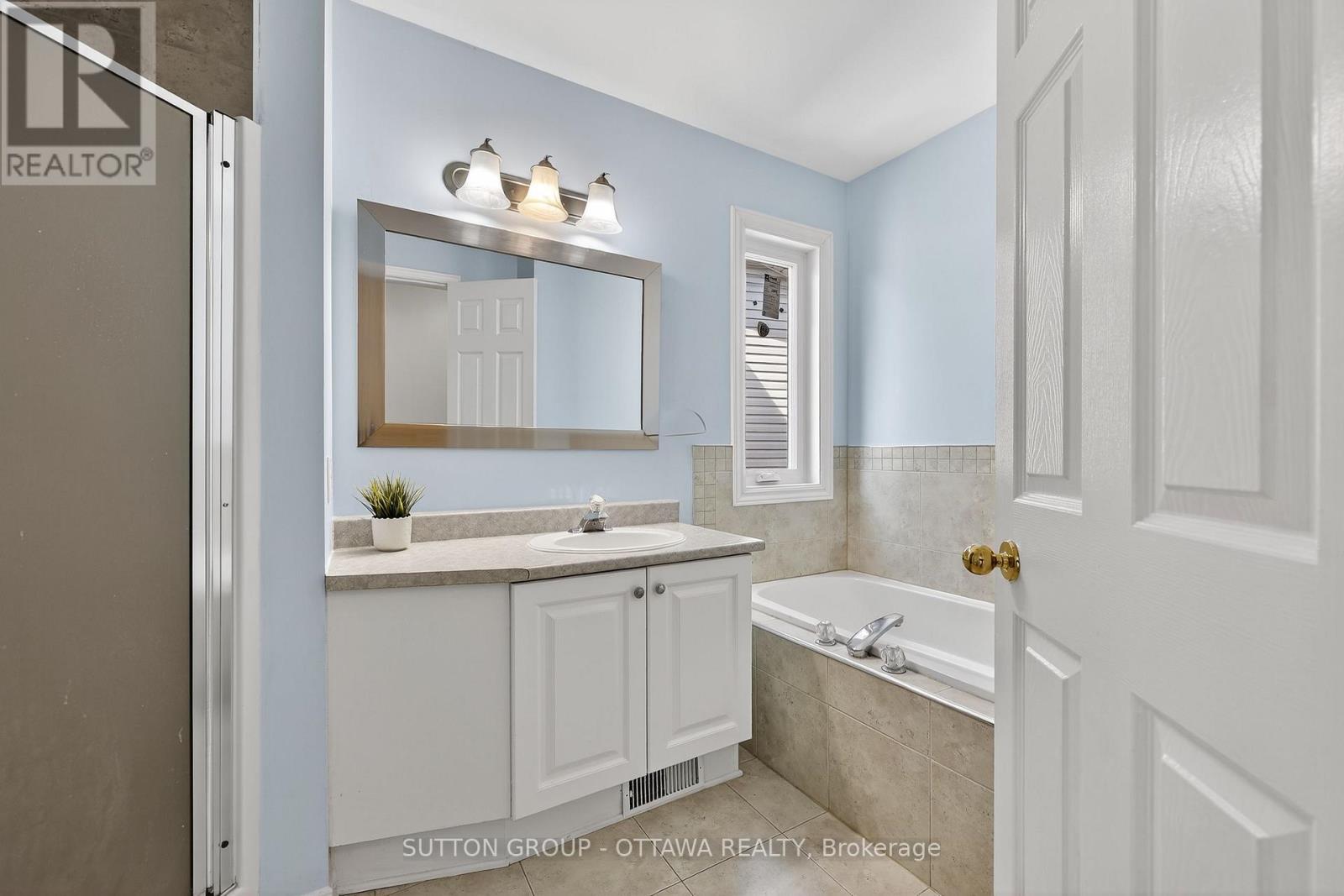Photo 19 of 59 Thornbury Crescent, Ottawa ON