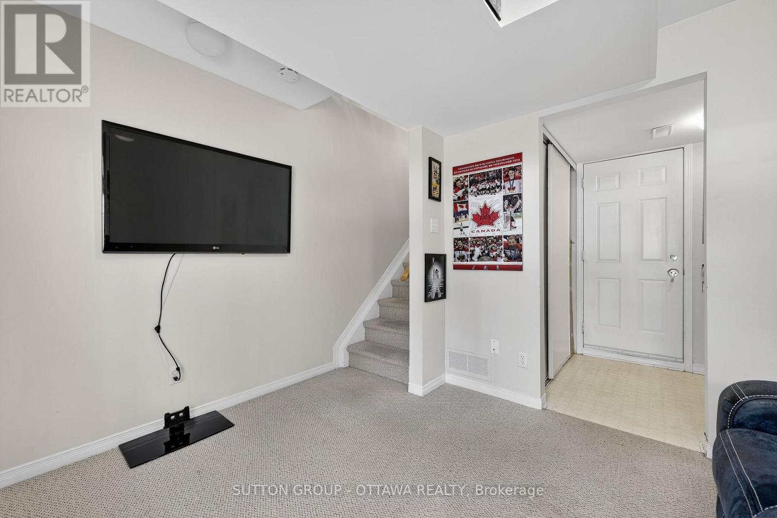 Photo 28 of 59 Thornbury Crescent, Ottawa ON