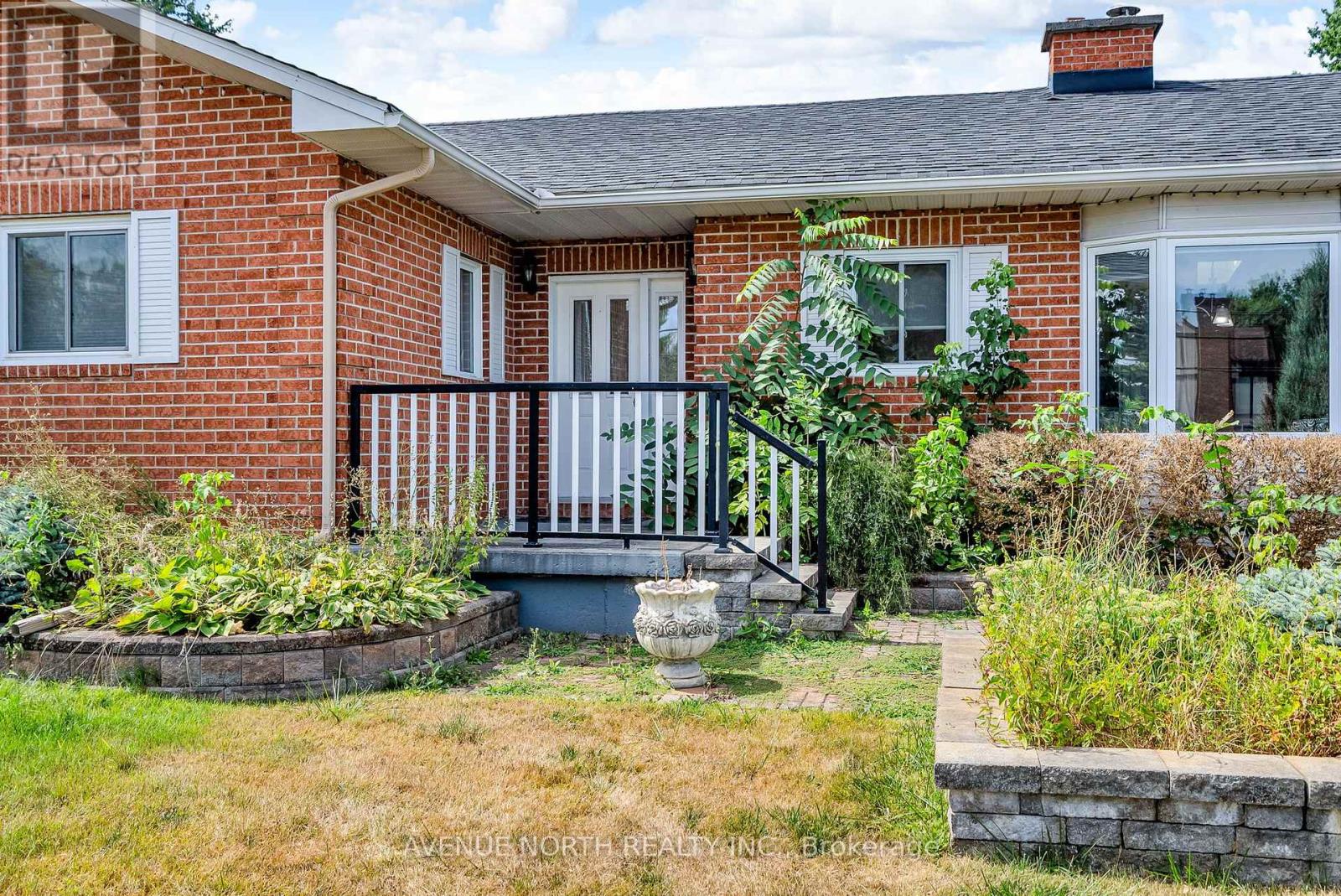 Photo 5 of 5514 Poplar Avenue, South Stormont ON