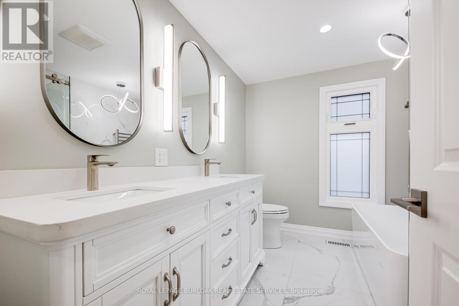 Photo 23 of 313 Silvana Crescent, Burlington ON