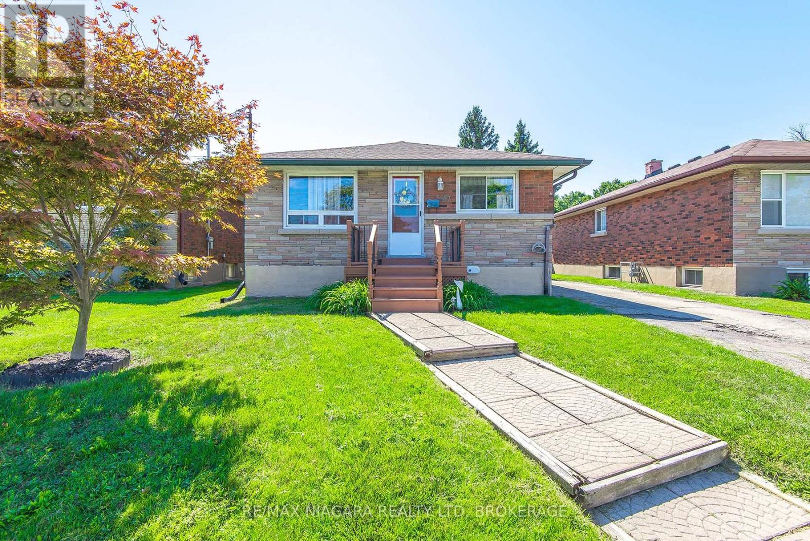 Photo 2 of 47 Lincoln Street, Welland ON