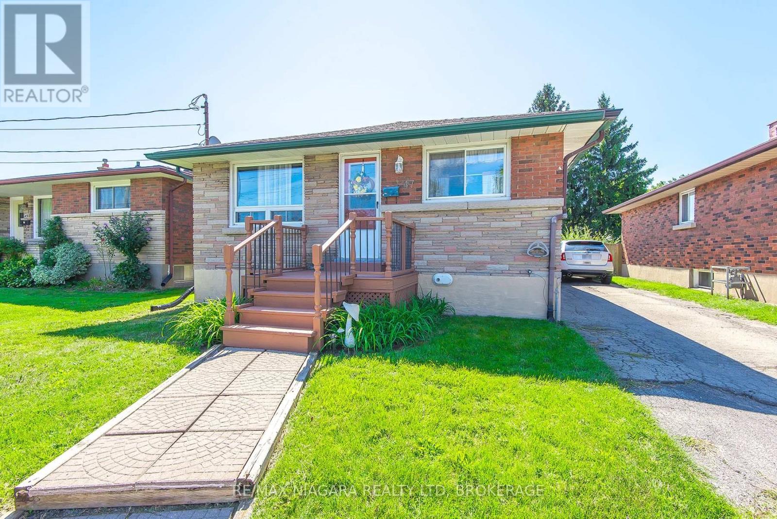 Photo 3 of 47 Lincoln Street, Welland ON
