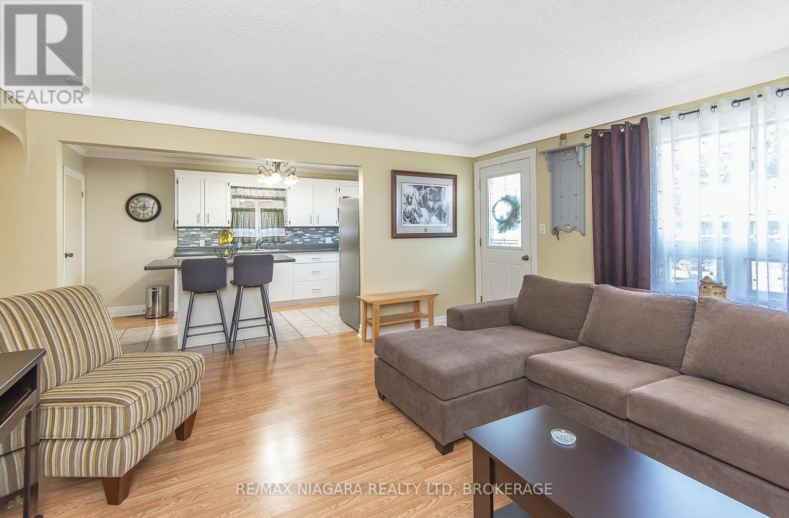 Photo 5 of 47 Lincoln Street, Welland ON