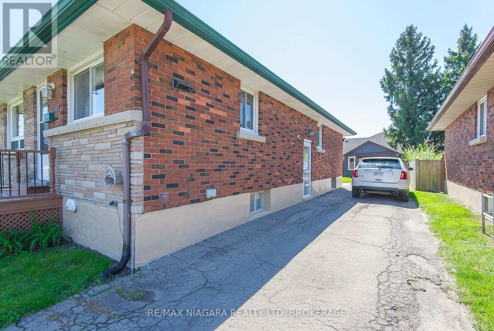 Photo 7 of 47 Lincoln Street, Welland ON