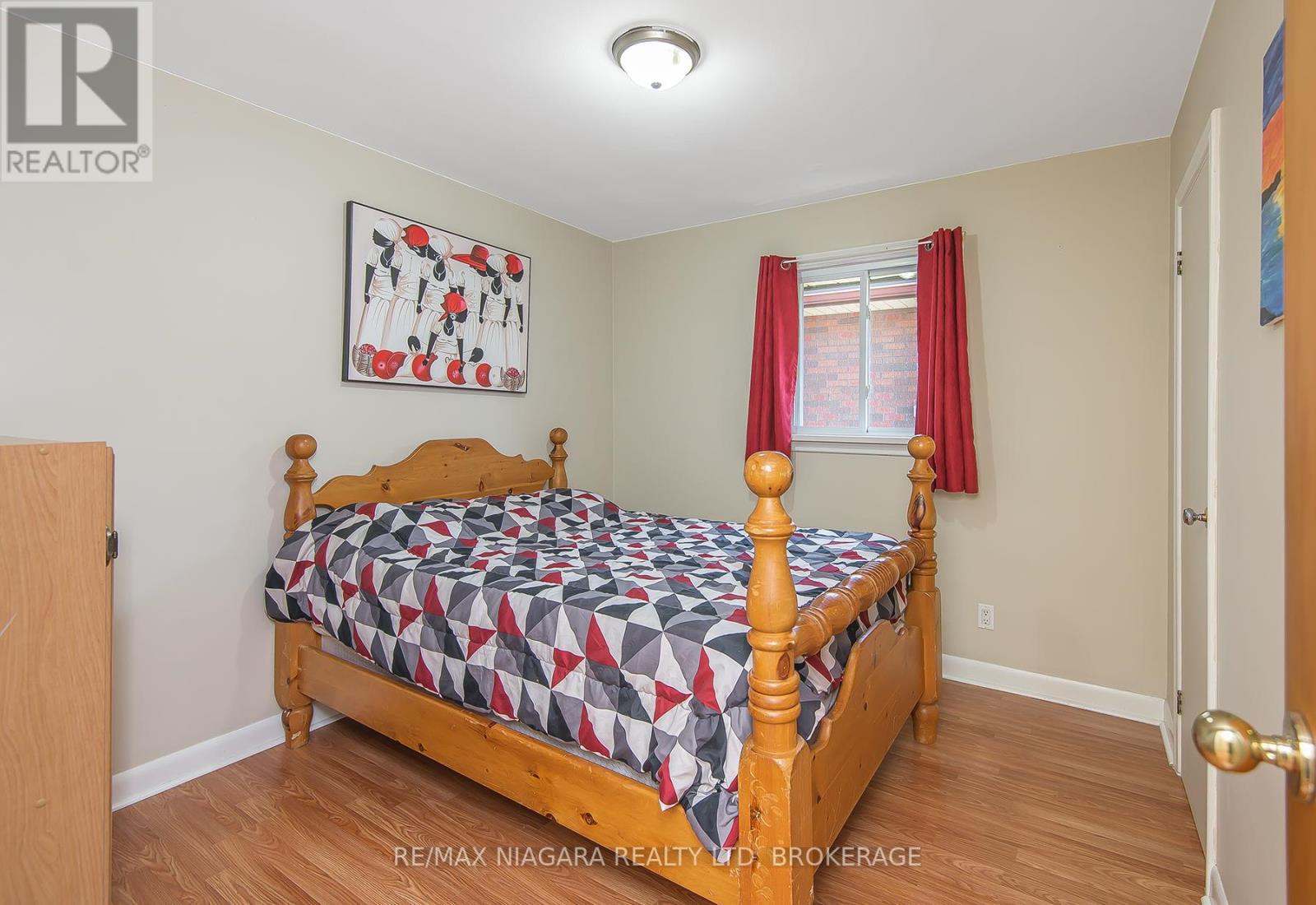 Photo 9 of 47 Lincoln Street, Welland ON