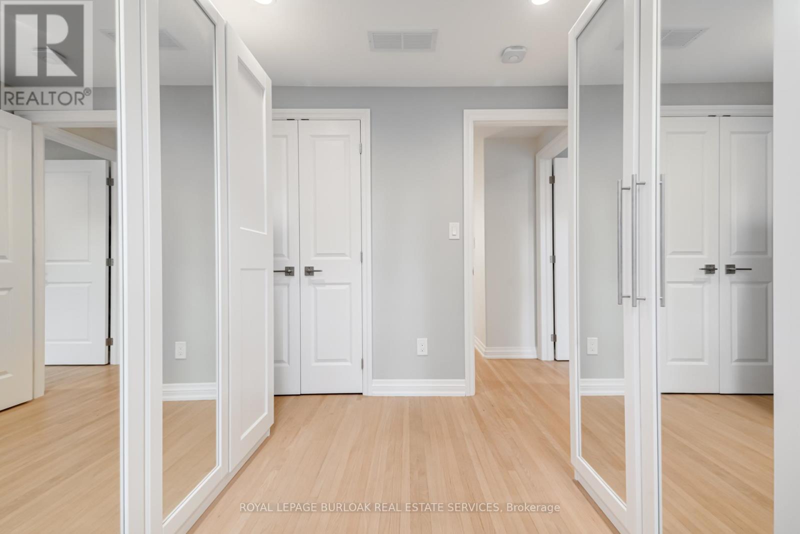 Photo 30 of 313 Silvana Crescent, Burlington ON
