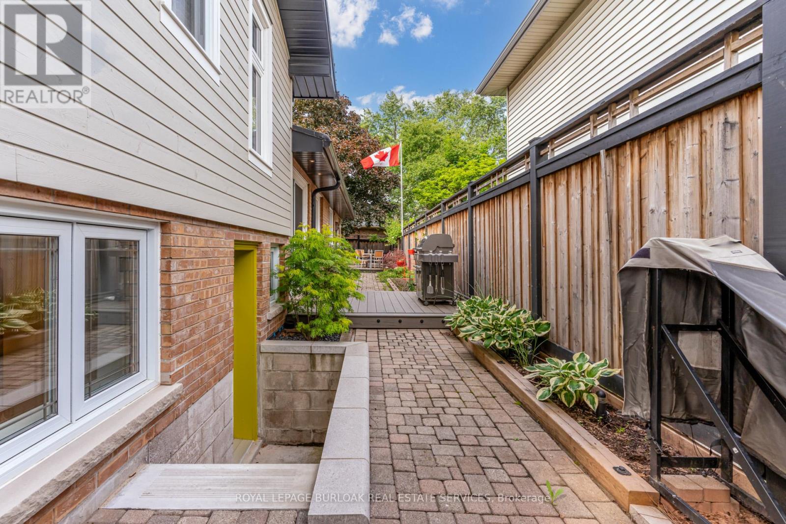 Photo 45 of 313 Silvana Crescent, Burlington ON