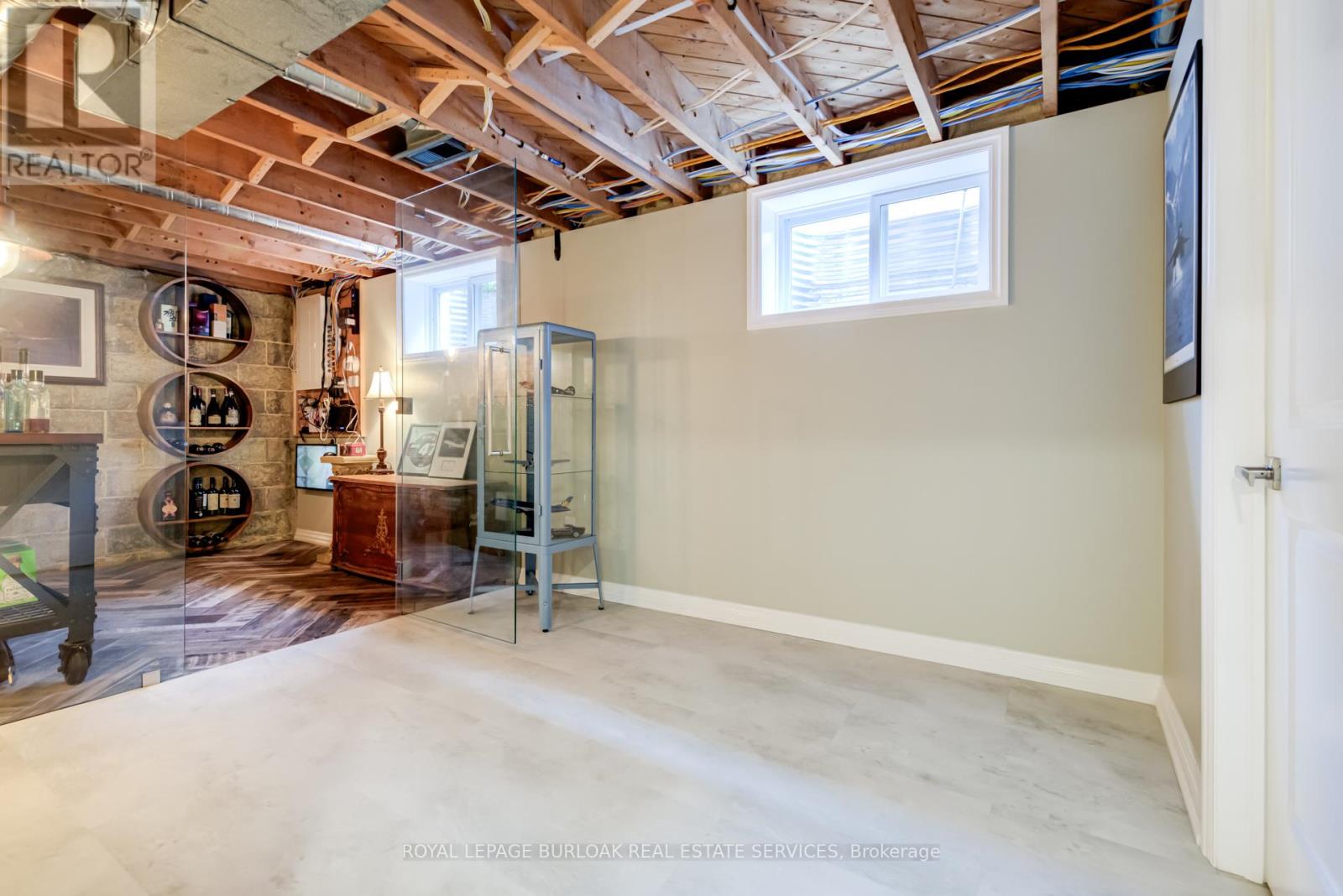 Photo 41 of 313 Silvana Crescent, Burlington ON