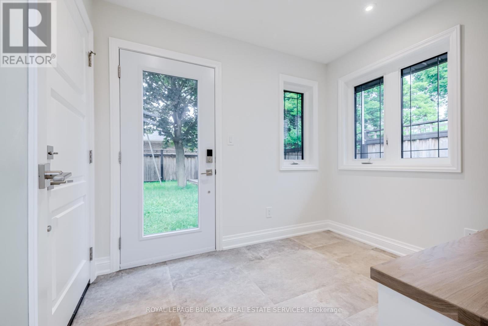 Photo 20 of 313 Silvana Crescent, Burlington ON