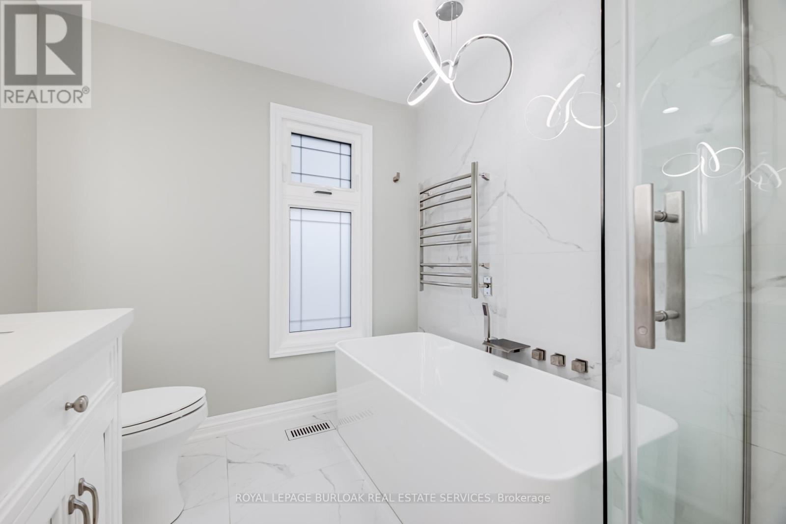 Photo 24 of 313 Silvana Crescent, Burlington ON